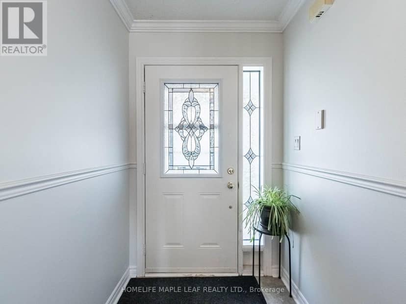 8 - 350 Lakebreeze Drive, Clarington, photo 4