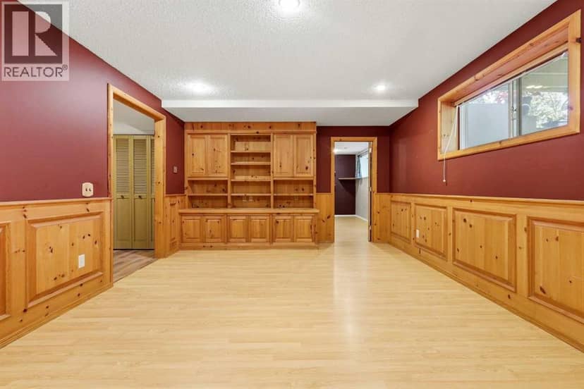944 Canna Crescent SW — photo 28 of 40