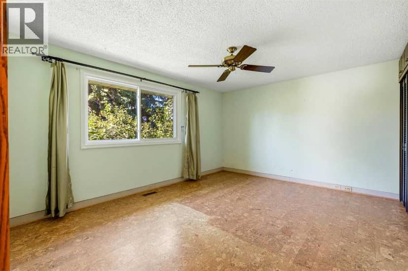 944 Canna Crescent SW — photo 19 of 40