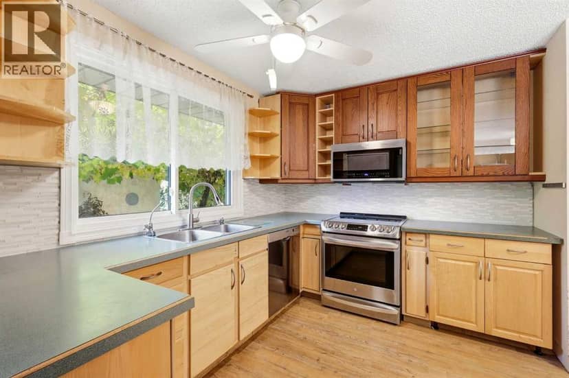 944 Canna Crescent SW — photo 16 of 40