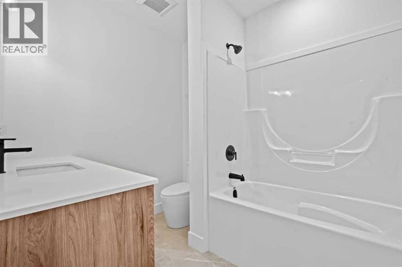 6 Strathmore Lakes Point — photo 23 of 24