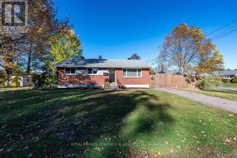 525 Irving Street, Pembroke