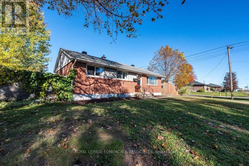 525 Irving Street, Pembroke, photo 2