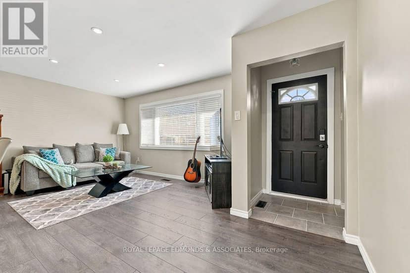 525 Irving Street, Pembroke, photo 5
