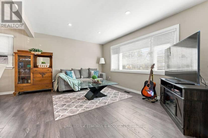 525 Irving Street, Pembroke, photo 7