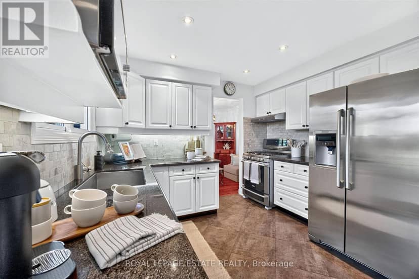 268 Fincham Avenue, Markham, photo 6