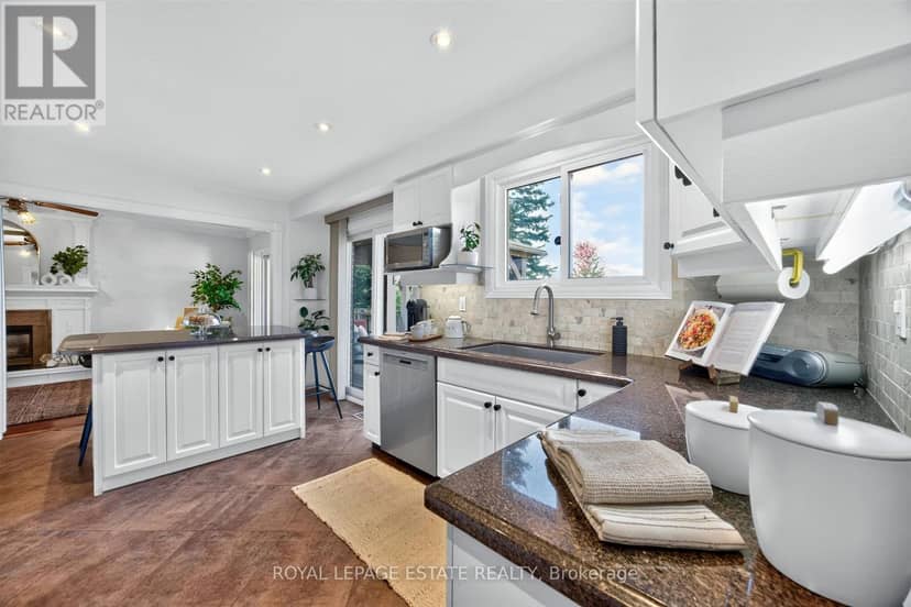 268 Fincham Avenue, Markham, photo 8