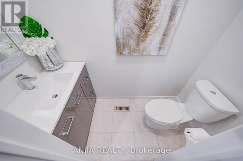 17 Charrington Crescent — photo 10 of 40