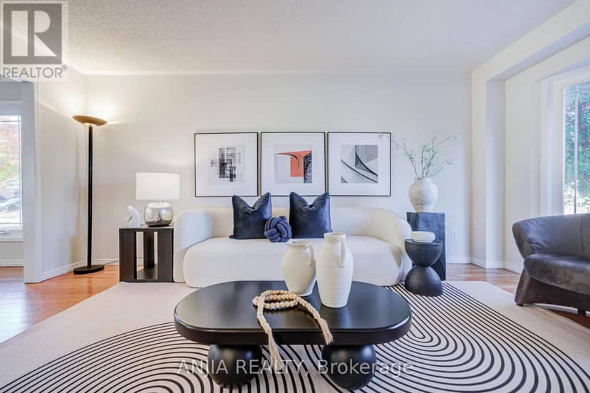 17 Charrington Crescent — photo 13 of 40