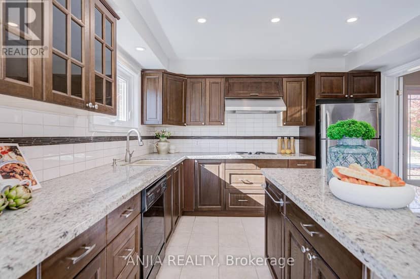 17 Charrington Crescent — photo 21 of 40