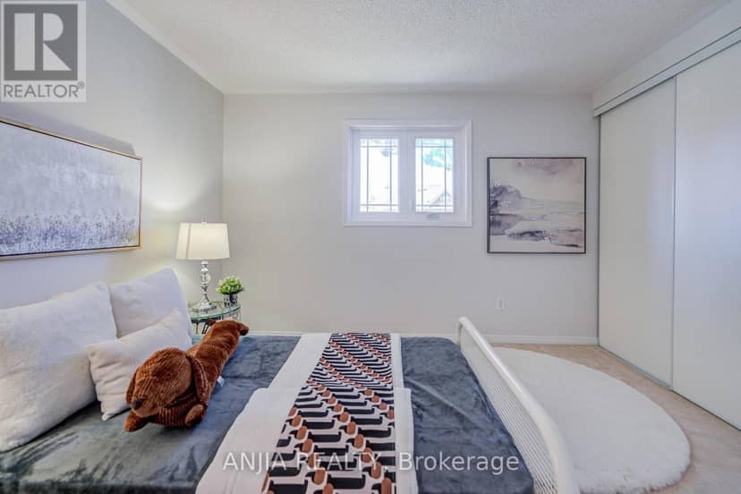 17 Charrington Crescent — photo 39 of 40