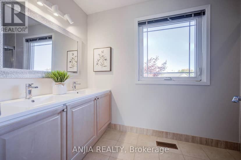 17 Charrington Crescent — photo 40 of 40