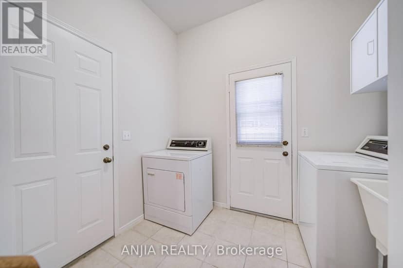 17 Charrington Crescent — photo 9 of 40