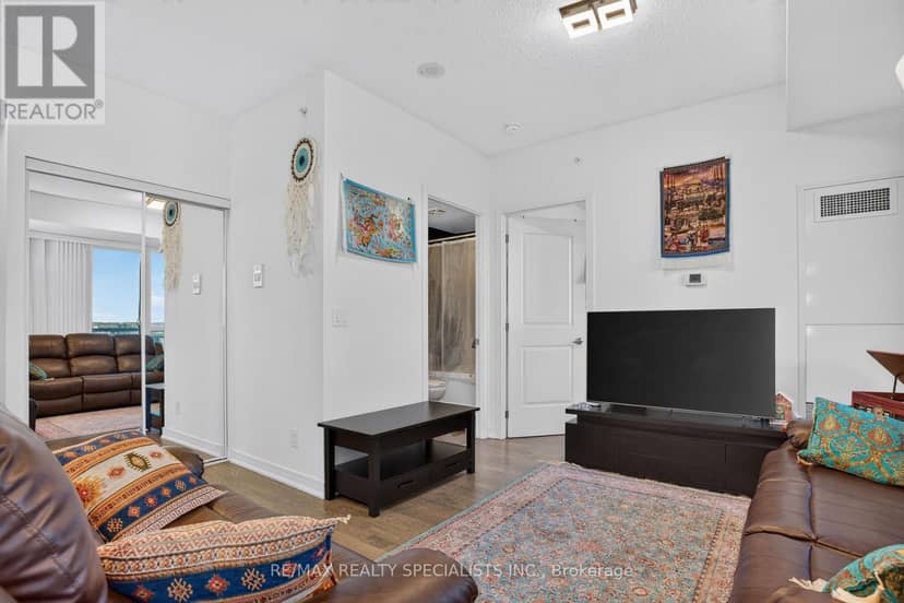 NW 1004 - 9201 Yonge Street — photo 16 of 40