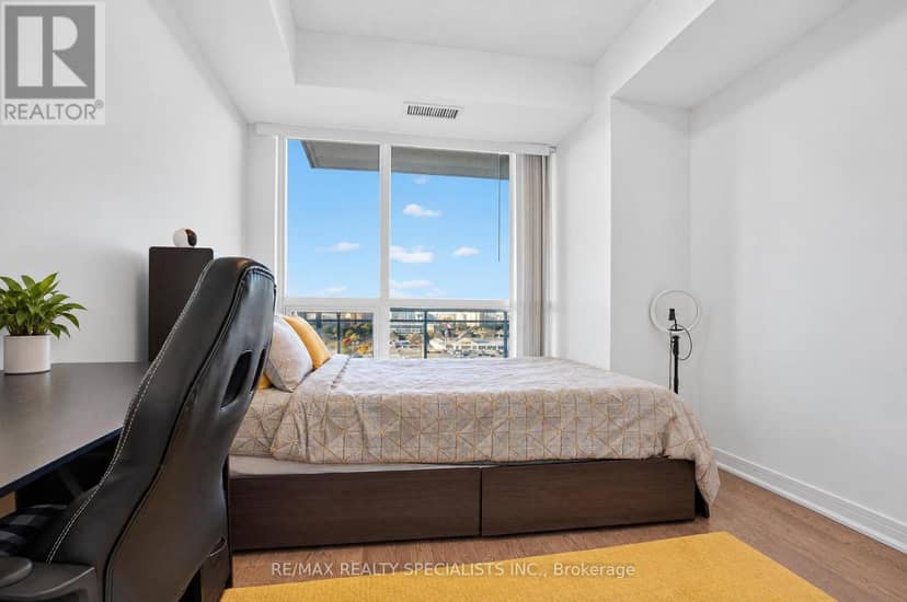 NW 1004 - 9201 Yonge Street — photo 18 of 40