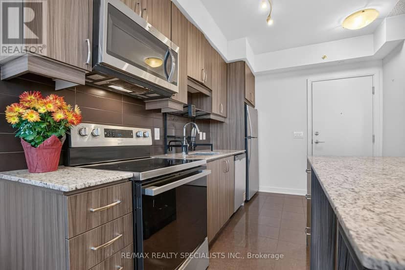 NW 1004 - 9201 Yonge Street — photo 9 of 40