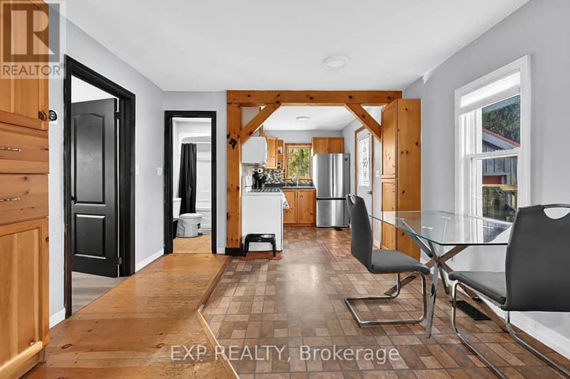 323 Bell Street — photo 11 of 38