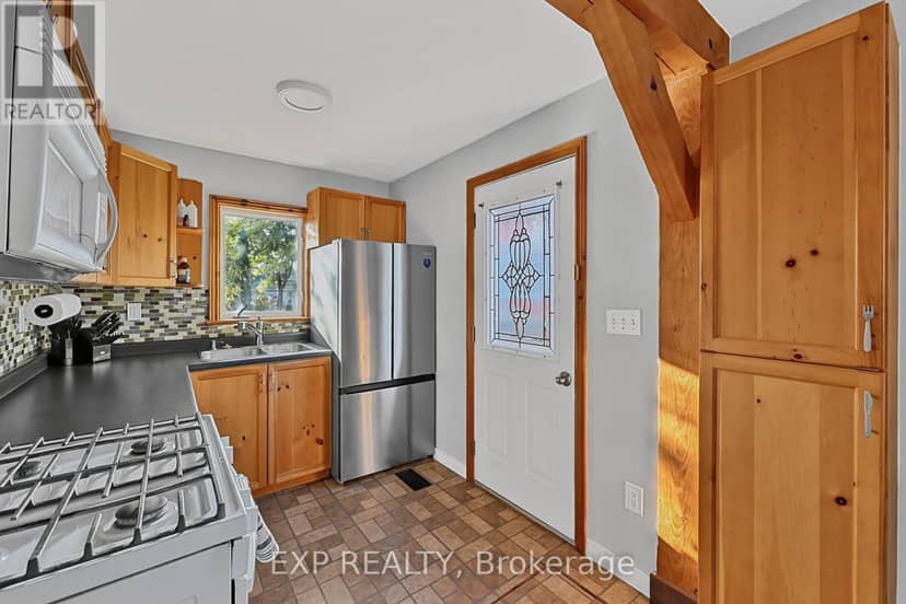 323 Bell Street — photo 14 of 38