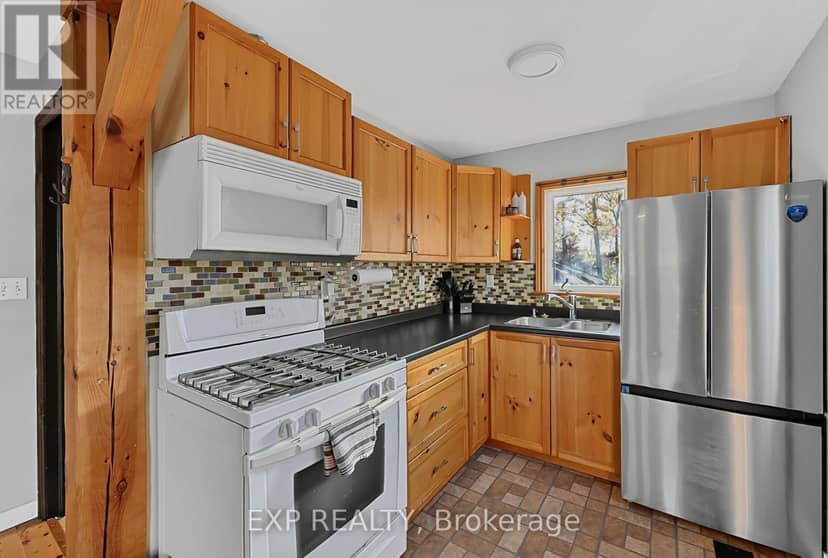 323 Bell Street — photo 15 of 38
