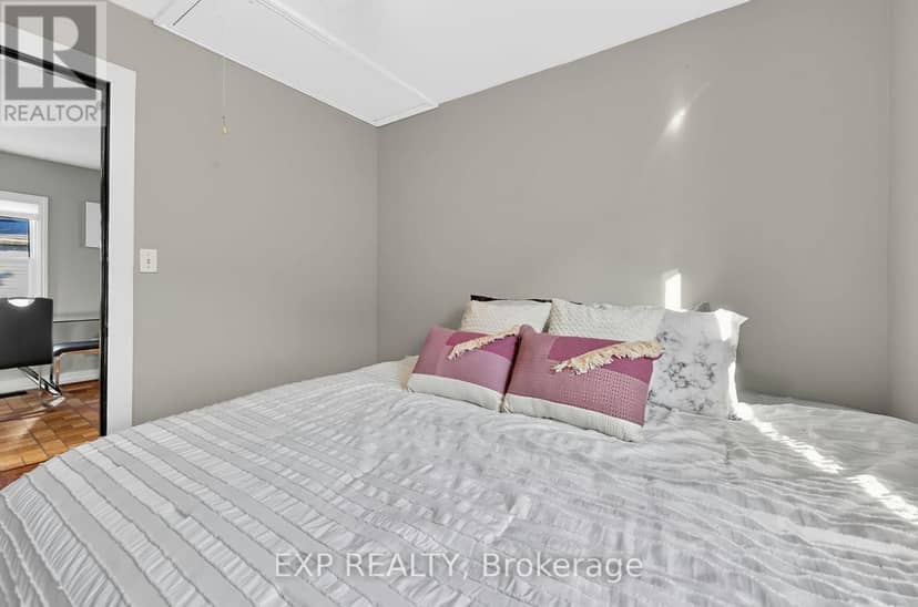 323 Bell Street — photo 18 of 38