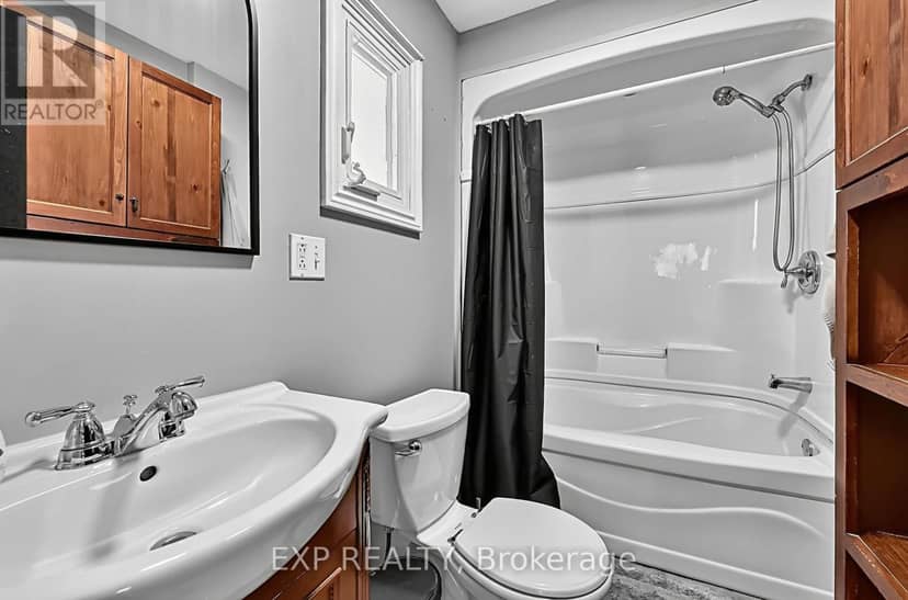 323 Bell Street — photo 19 of 38