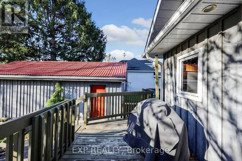 323 Bell Street — photo 27 of 38