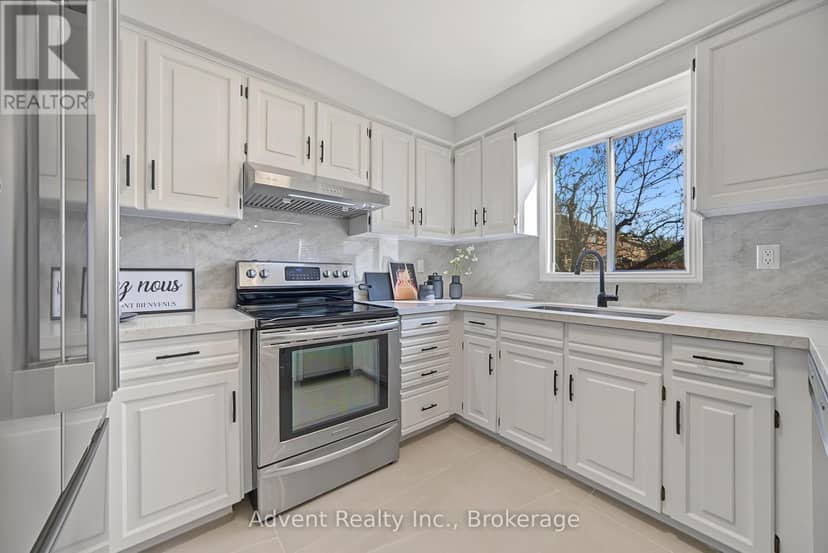 108 Valleyway Crescent — photo 13 of 40