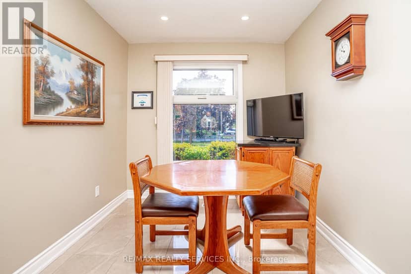 32 Winterfold Drive — photo 10 of 40