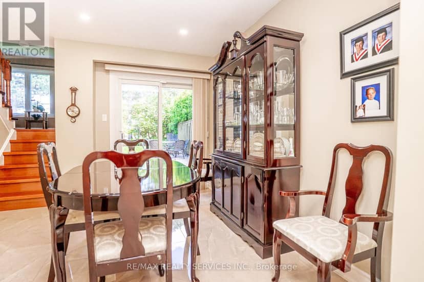 32 Winterfold Drive — photo 12 of 40