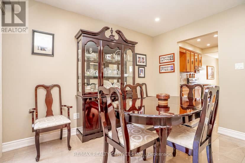 32 Winterfold Drive — photo 13 of 40