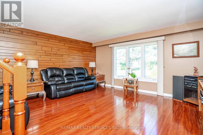 32 Winterfold Drive — photo 16 of 40