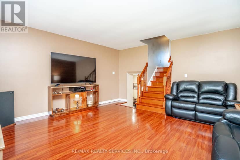 32 Winterfold Drive — photo 17 of 40