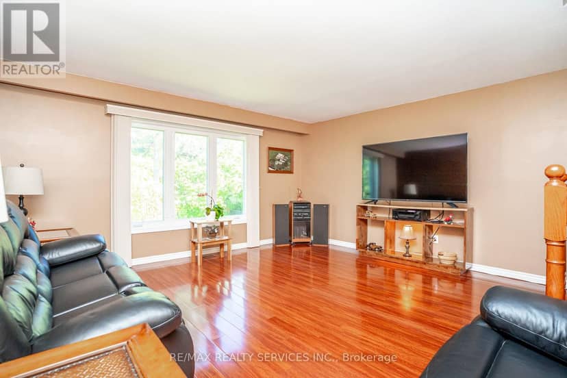 32 Winterfold Drive — photo 18 of 40