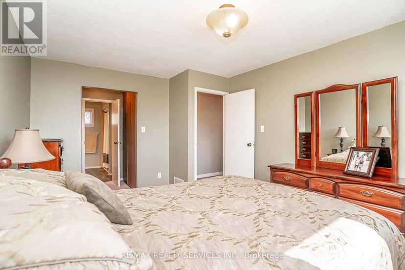 32 Winterfold Drive — photo 23 of 40