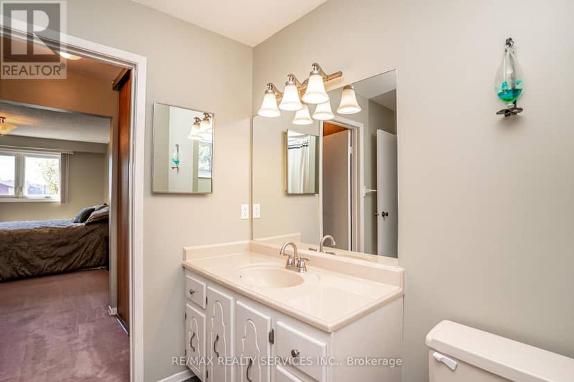 32 Winterfold Drive — photo 25 of 40