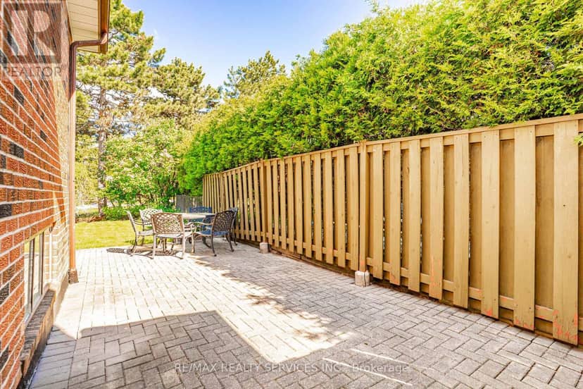 32 Winterfold Drive — photo 36 of 40