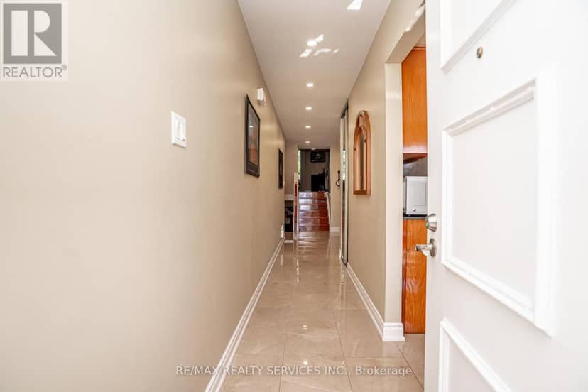 32 Winterfold Drive, Brampton, photo 4