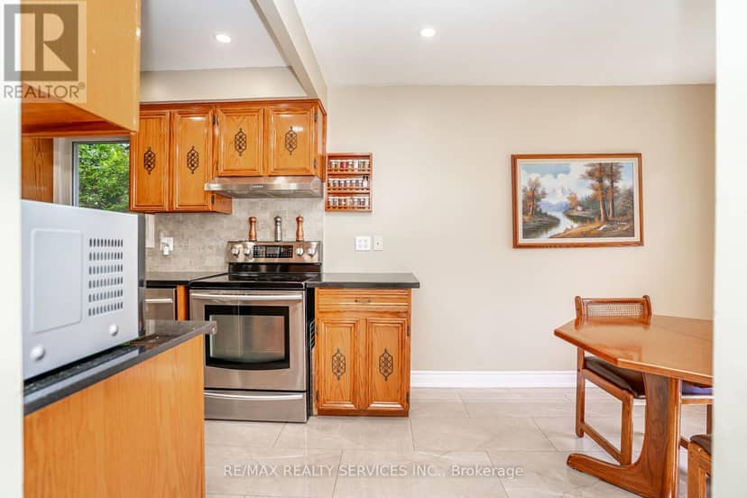 32 Winterfold Drive, Brampton, photo 6