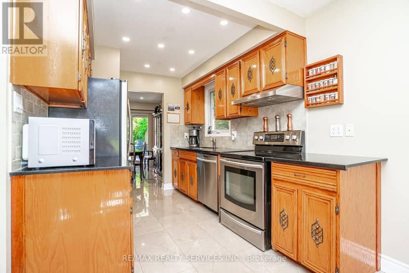32 Winterfold Drive, Brampton, photo 7