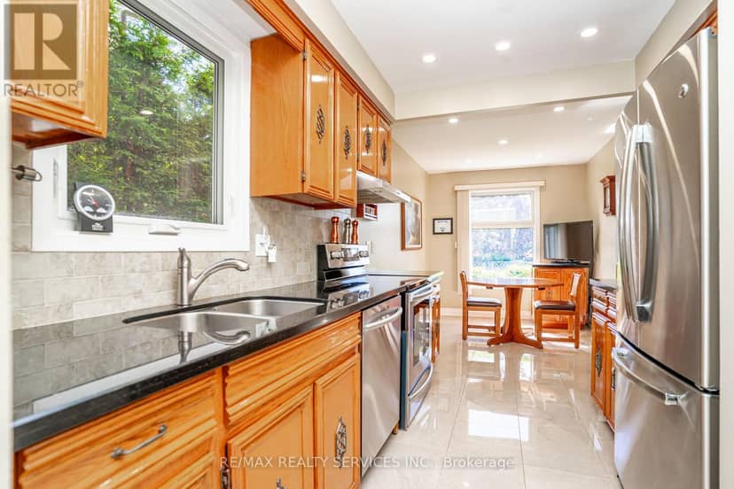 32 Winterfold Drive, Brampton, photo 8