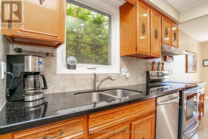 32 Winterfold Drive — photo 9 of 40