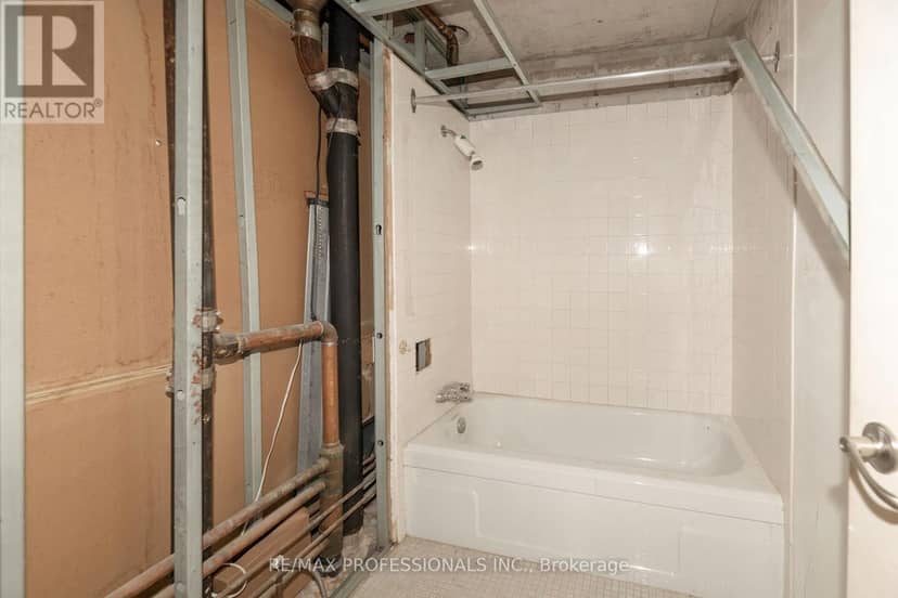 708 - 1515 Lakeshore Road — photo 20 of 24