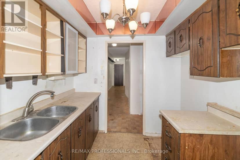708 - 1515 Lakeshore Road — photo 9 of 24