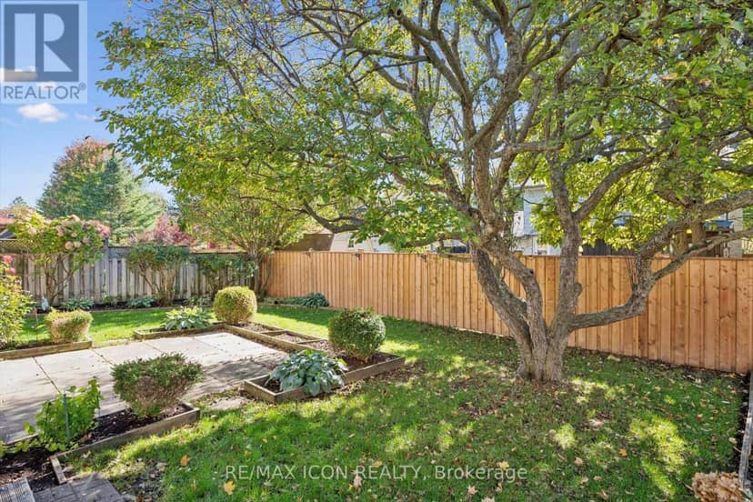 43 Lewis Crescent — photo 10 of 39