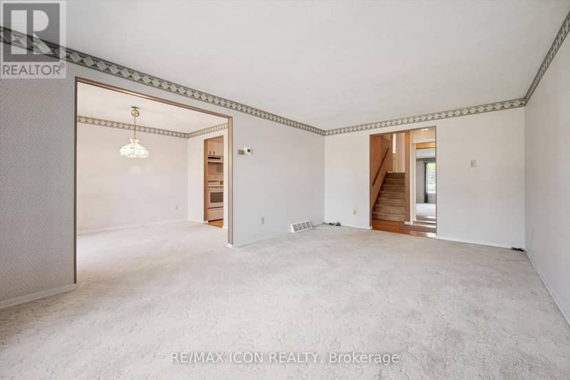 43 Lewis Crescent — photo 15 of 39
