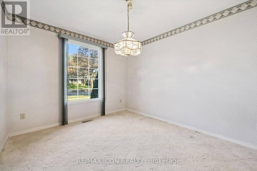 43 Lewis Crescent — photo 17 of 39