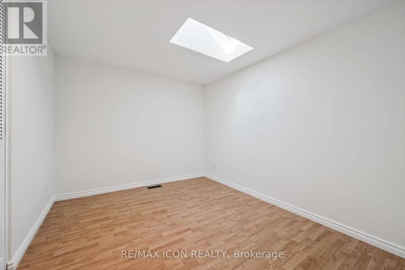 43 Lewis Crescent — photo 21 of 39