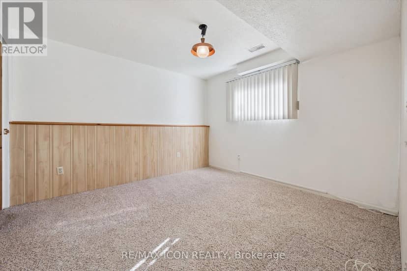 43 Lewis Crescent — photo 29 of 39