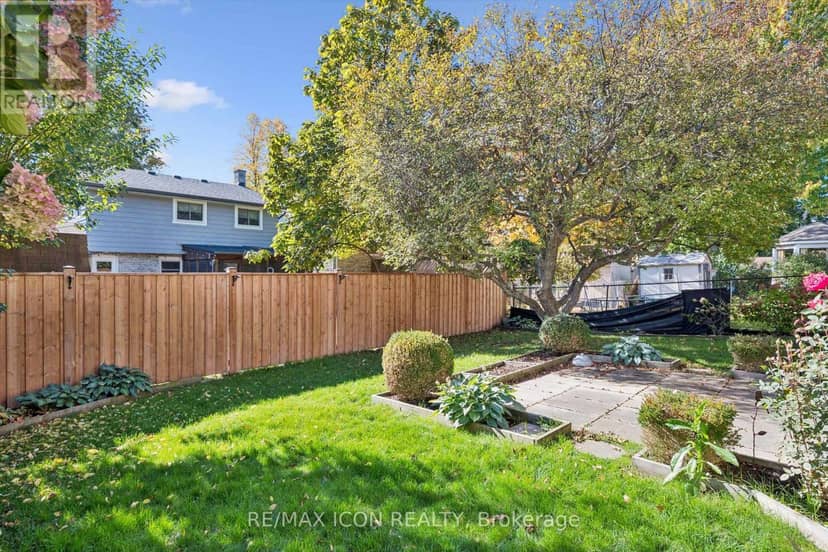 43 Lewis Crescent — photo 32 of 39
