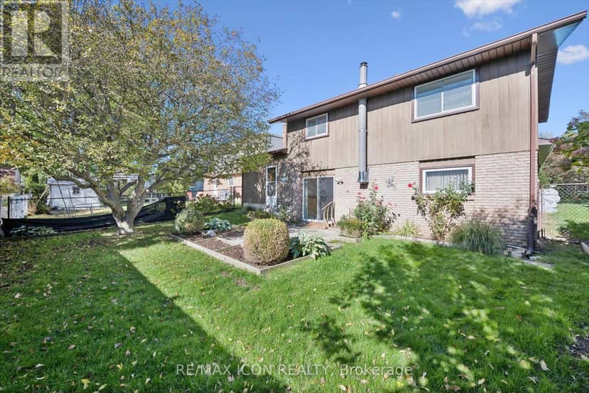 43 Lewis Crescent — photo 33 of 39